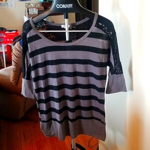 10/$10    Ardene Striped Batwing Tee XL